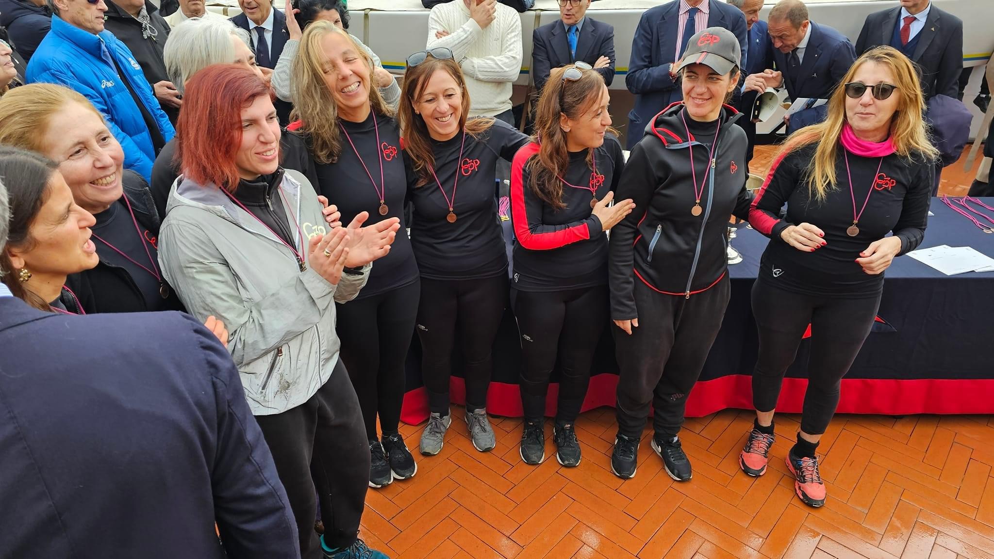 Canottaggio Napoli: la prima volta del CC3Ponti alla Manifestazione “Lysistrata” ed è podio: argento e bronzo nella Coppa Sebetia per due equipaggi femminili 