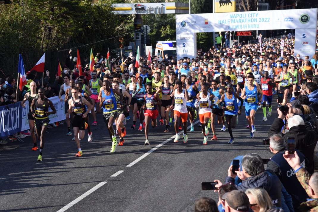 Tutti campioni d’Italia del running con la medaglia della Napoli City Half Marathon