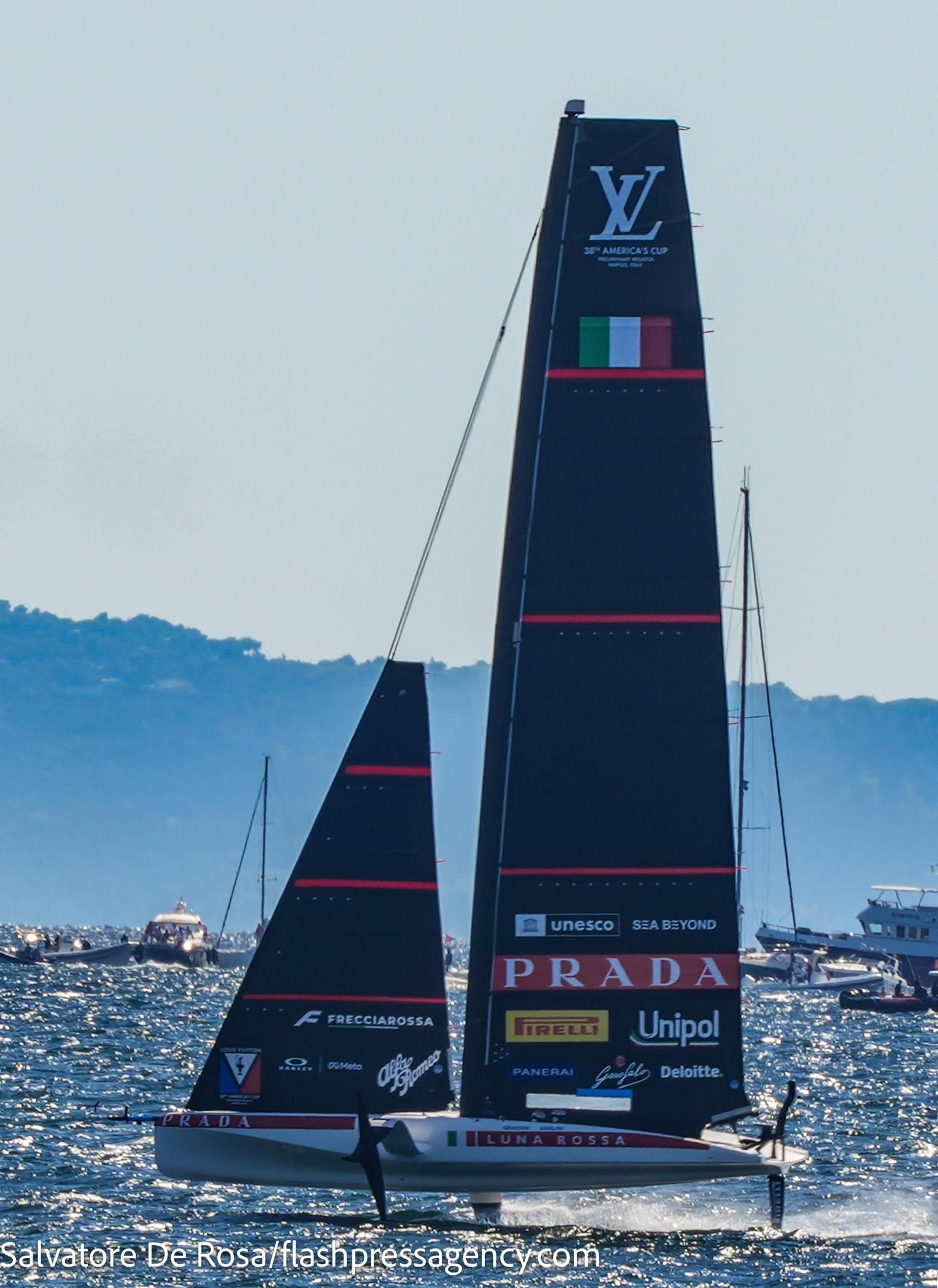 Luna Rossa domina le regate di Napoli” oppure